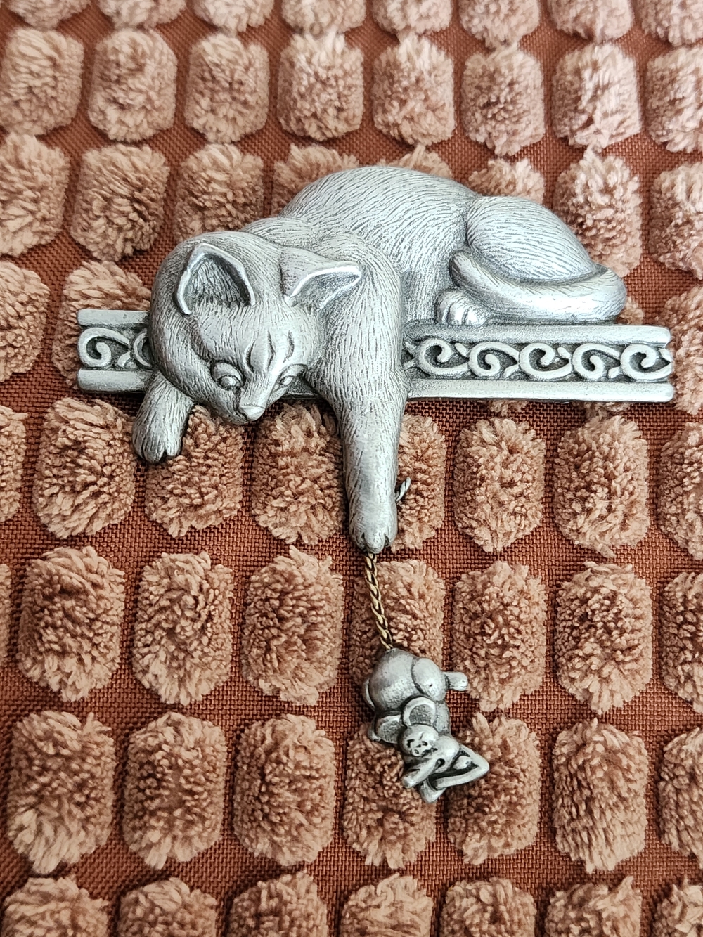 Pewter Cat & Mouse Pin by JJ Vintage Cute Sweet PRISTINE DETAIL Jonette Jewelry